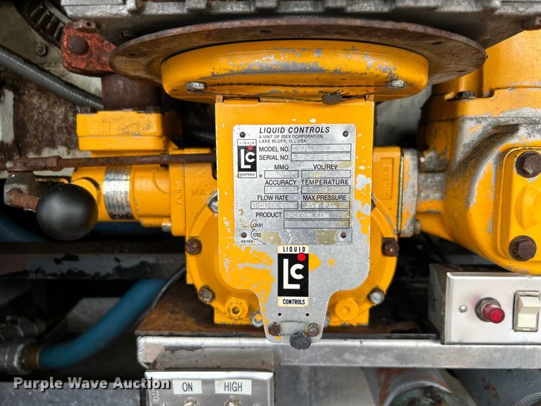 image for item EG0715 2002 International  8100 fuel truck