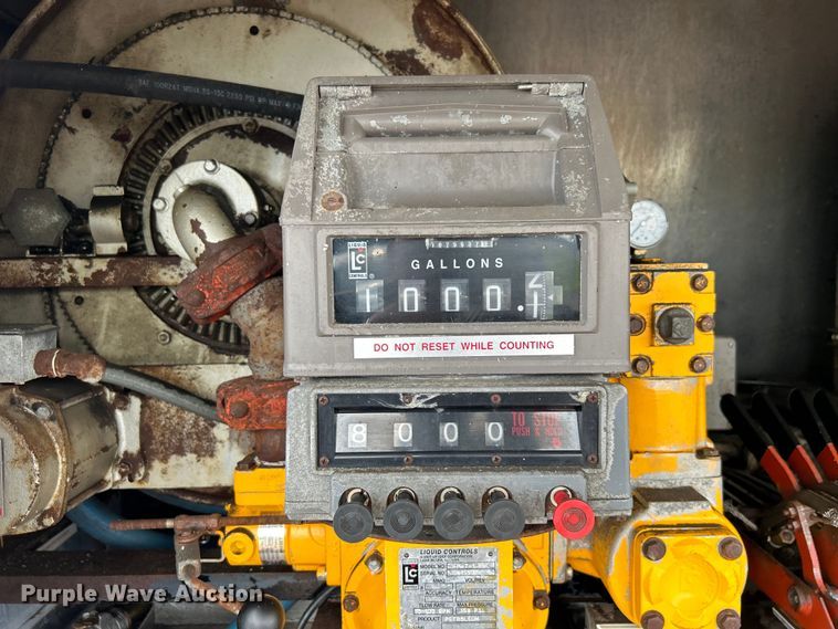 image for item EG0715 2002 International  8100 fuel truck