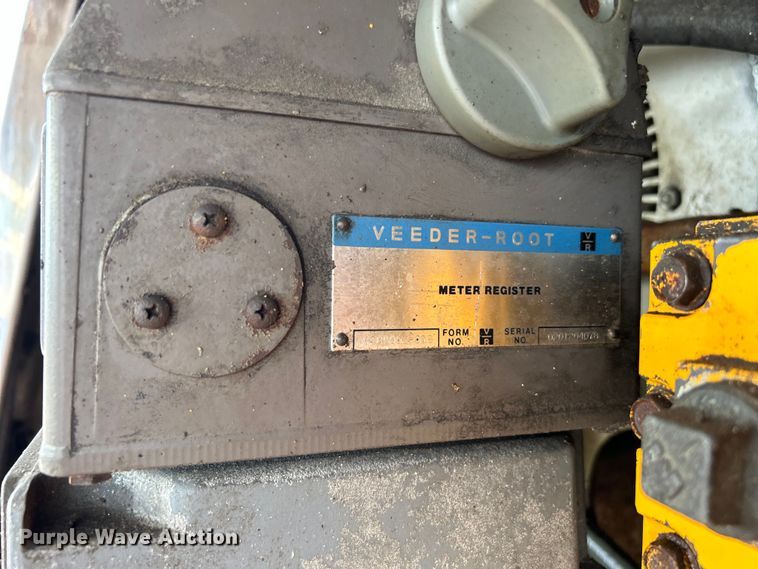 image for item EG0715 2002 International  8100 fuel truck