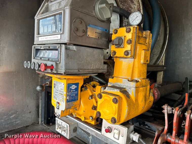 image for item EG0715 2002 International  8100 fuel truck