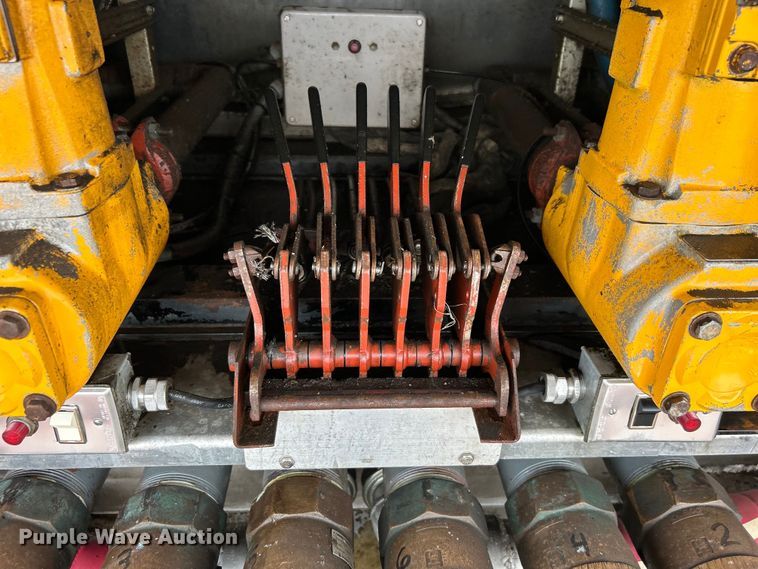 image for item EG0715 2002 International  8100 fuel truck