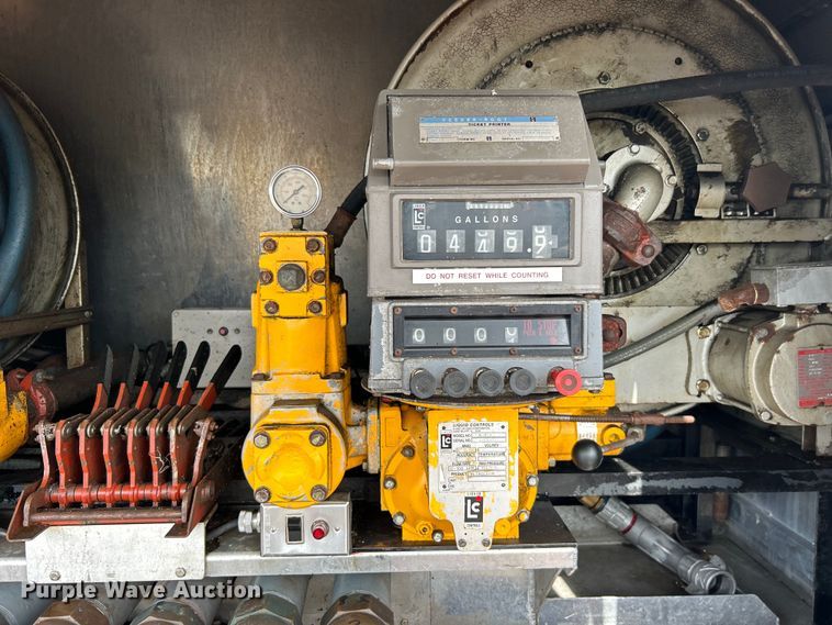 image for item EG0715 2002 International  8100 fuel truck