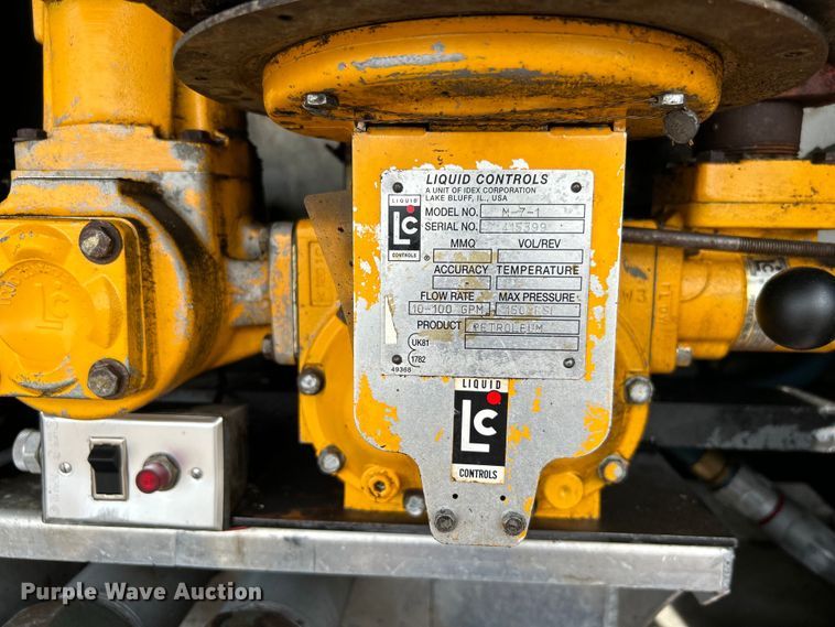 image for item EG0715 2002 International  8100 fuel truck