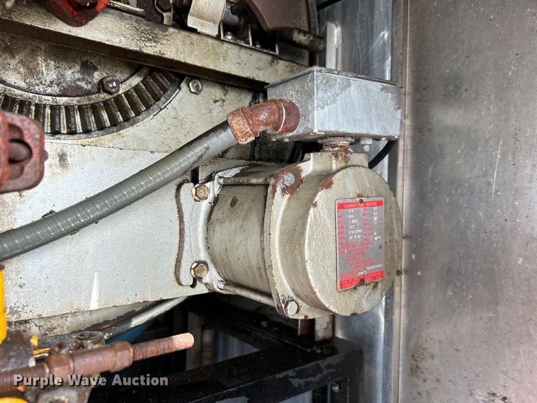 image for item EG0715 2002 International  8100 fuel truck