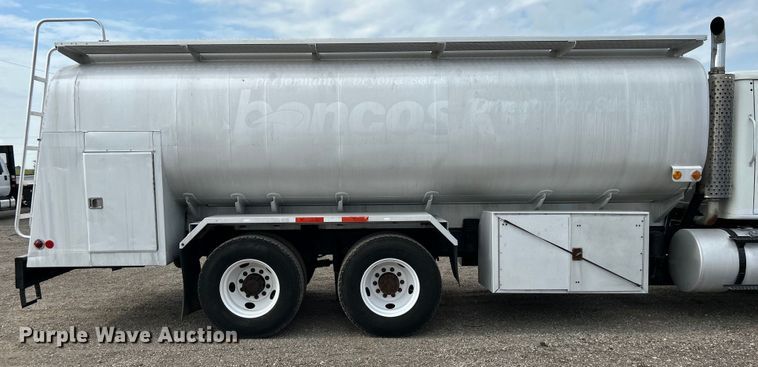 image for item EG0715 2002 International  8100 fuel truck