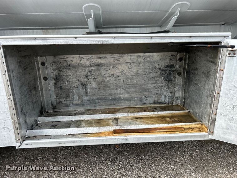 image for item EG0715 2002 International  8100 fuel truck