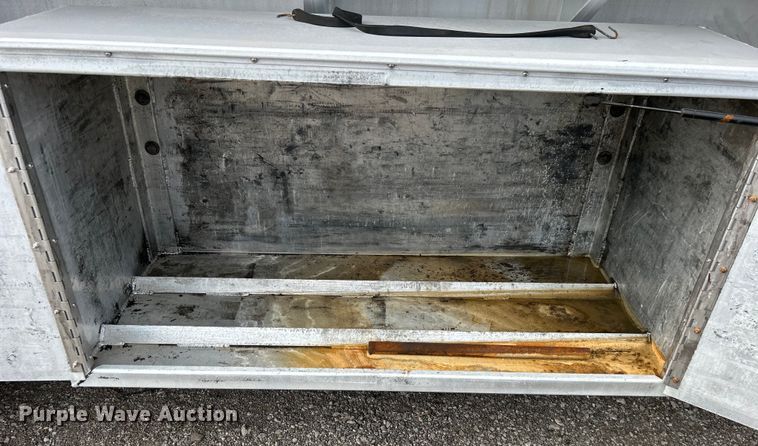 image for item EG0715 2002 International  8100 fuel truck