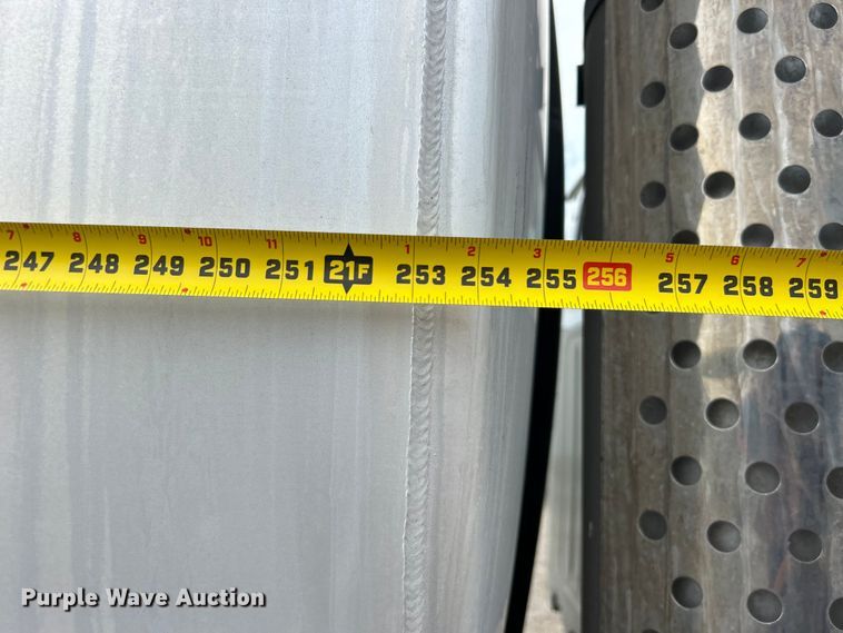 image for item EG0715 2002 International  8100 fuel truck