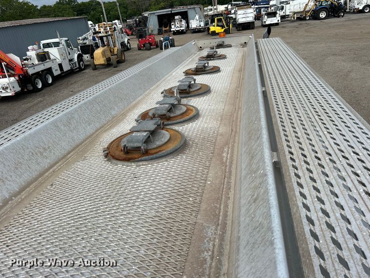 image for item EG0715 2002 International  8100 fuel truck