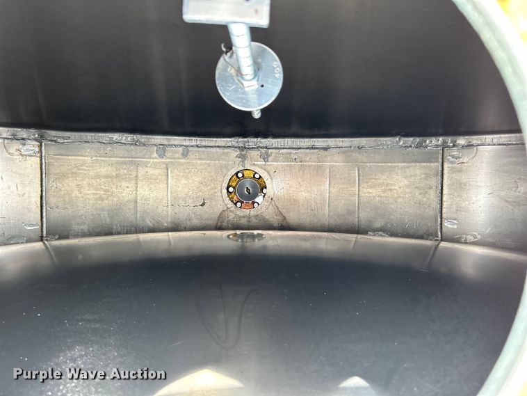 image for item EG0715 2002 International  8100 fuel truck