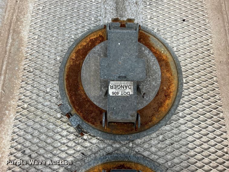 image for item EG0715 2002 International  8100 fuel truck