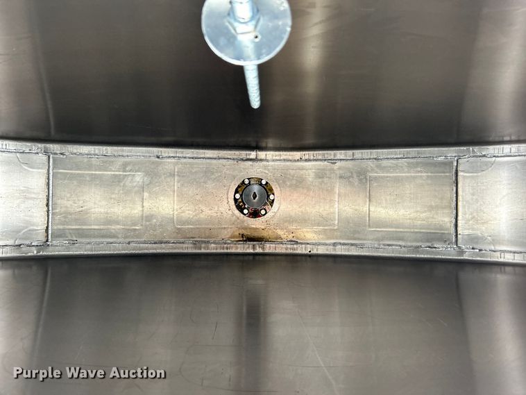 image for item EG0715 2002 International  8100 fuel truck