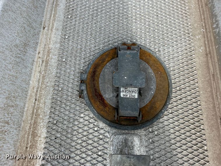 image for item EG0715 2002 International  8100 fuel truck