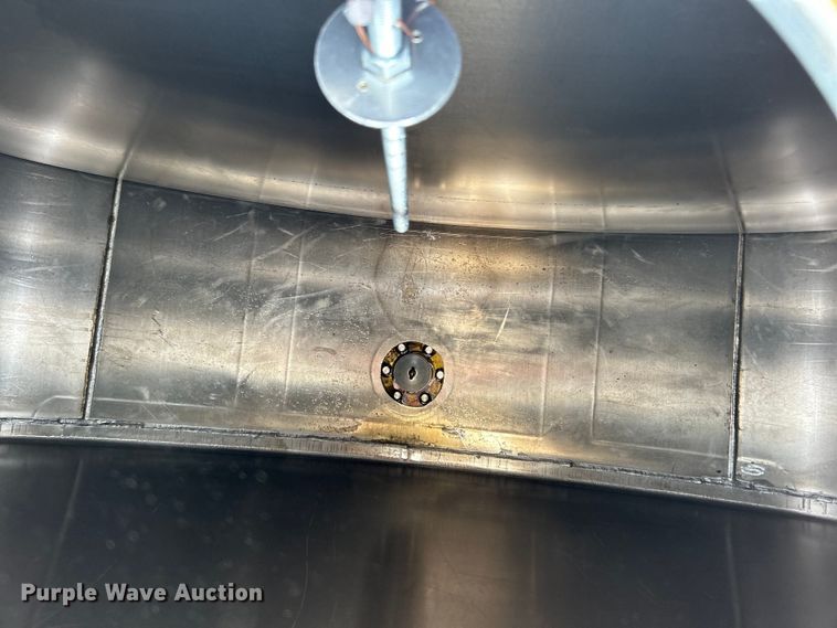 image for item EG0715 2002 International  8100 fuel truck