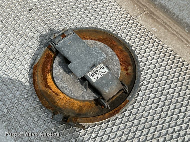 image for item EG0715 2002 International  8100 fuel truck