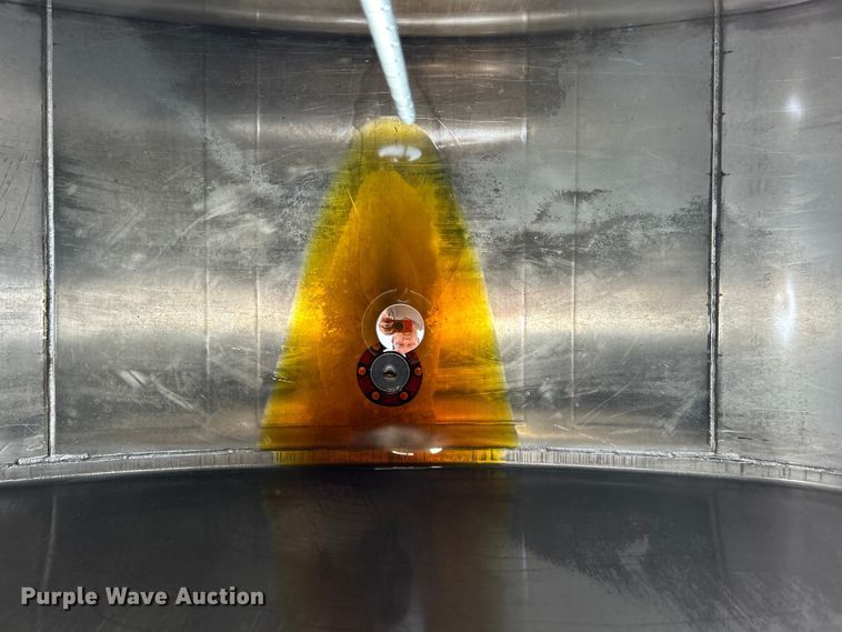 image for item EG0715 2002 International  8100 fuel truck