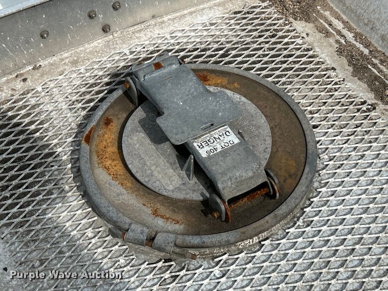 image for item EG0715 2002 International  8100 fuel truck