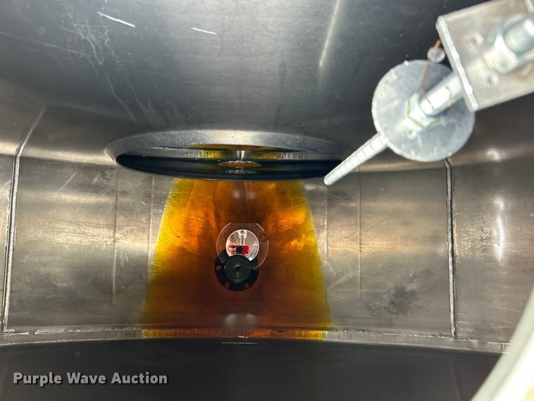 image for item EG0715 2002 International  8100 fuel truck