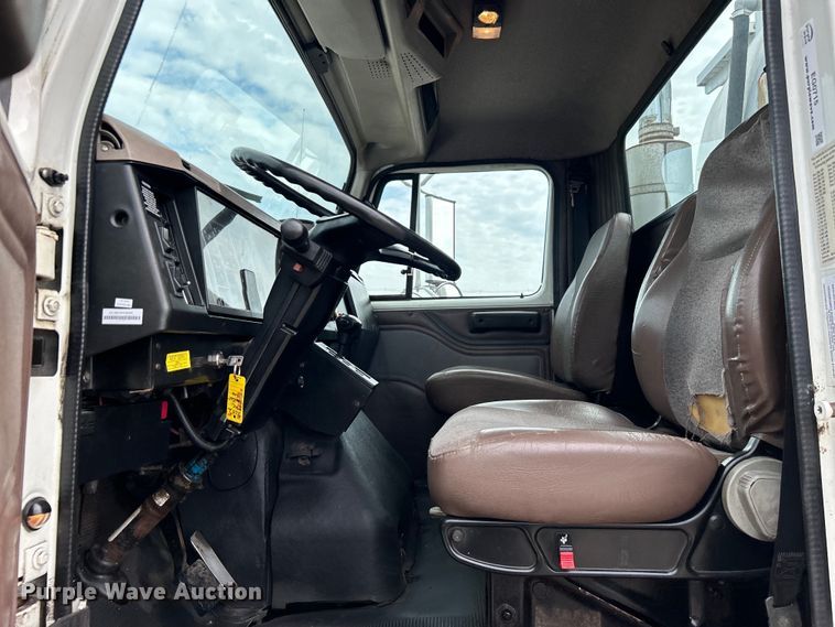 image for item EG0715 2002 International  8100 fuel truck