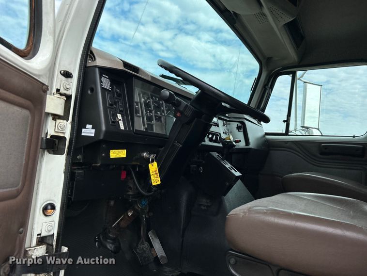 image for item EG0715 2002 International  8100 fuel truck