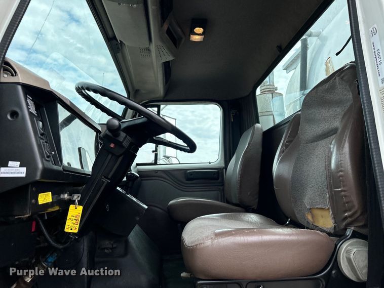 image for item EG0715 2002 International  8100 fuel truck