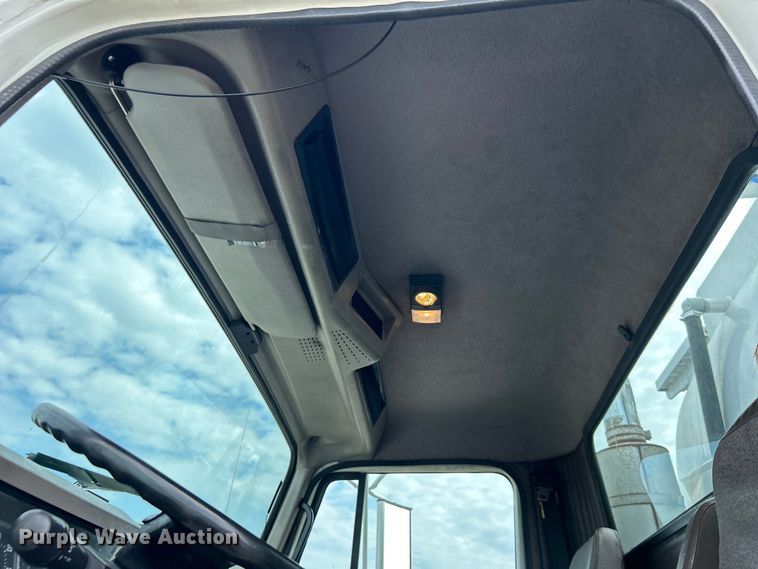 image for item EG0715 2002 International  8100 fuel truck