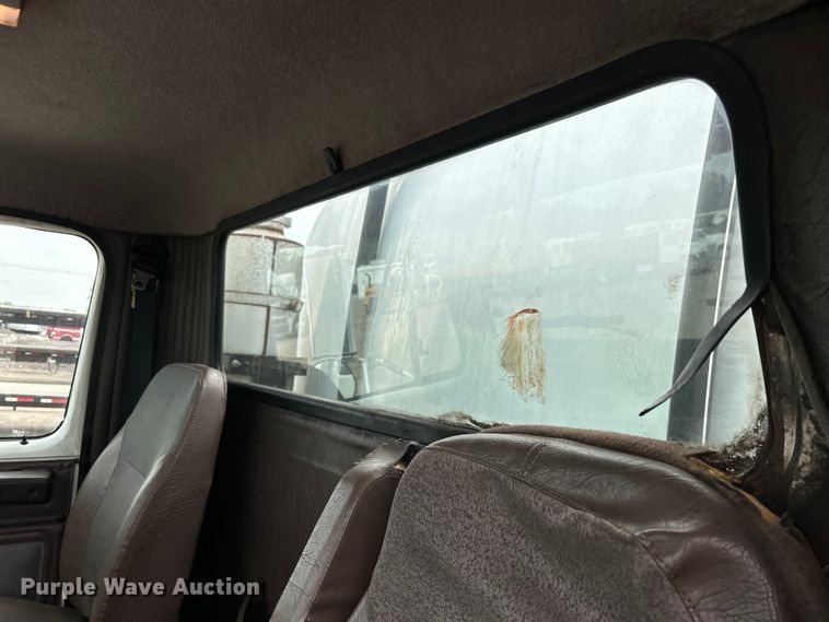 image for item EG0715 2002 International  8100 fuel truck