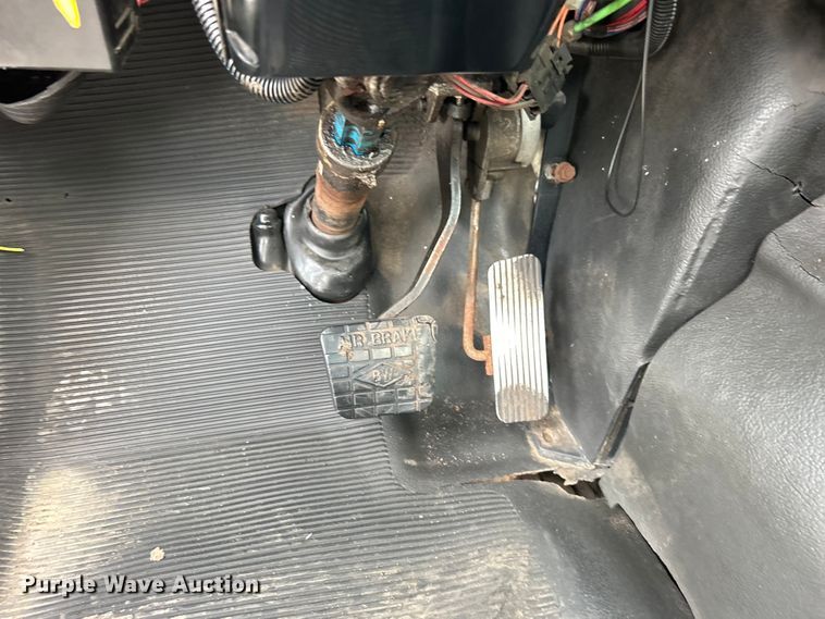 image for item EG0715 2002 International  8100 fuel truck