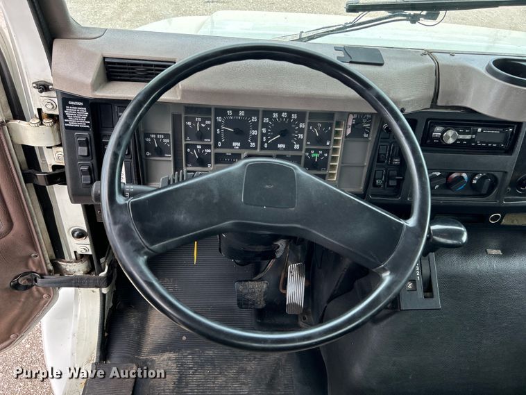 image for item EG0715 2002 International  8100 fuel truck