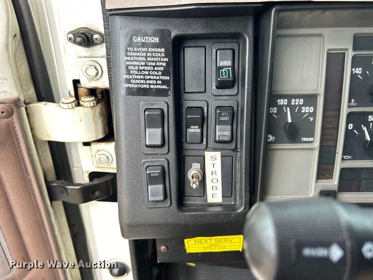 image for item EG0715 2002 International  8100 fuel truck