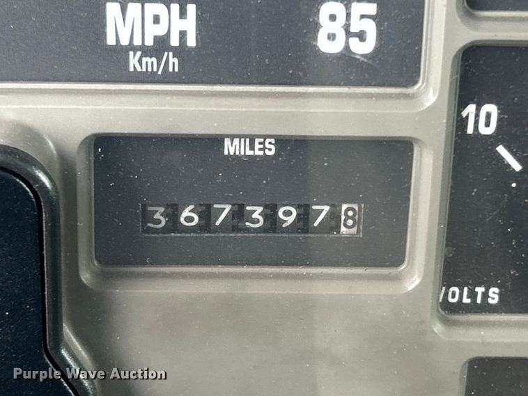 image for item EG0715 2002 International  8100 fuel truck