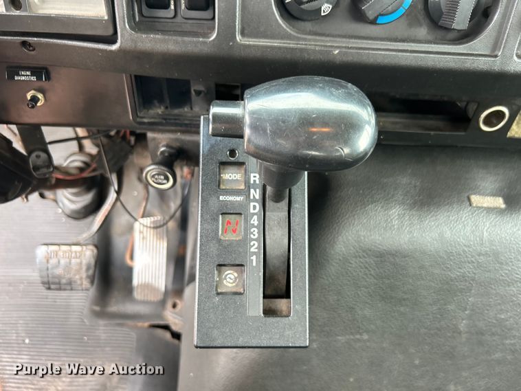 image for item EG0715 2002 International  8100 fuel truck