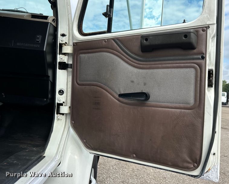 image for item EG0715 2002 International  8100 fuel truck