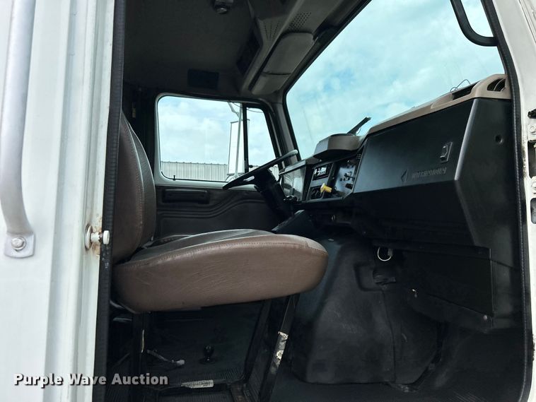 image for item EG0715 2002 International  8100 fuel truck