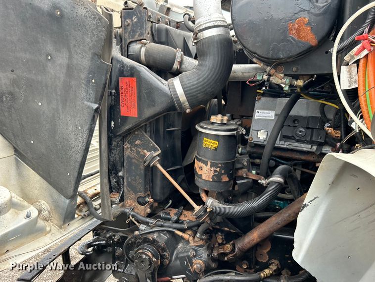 image for item EG0715 2002 International  8100 fuel truck