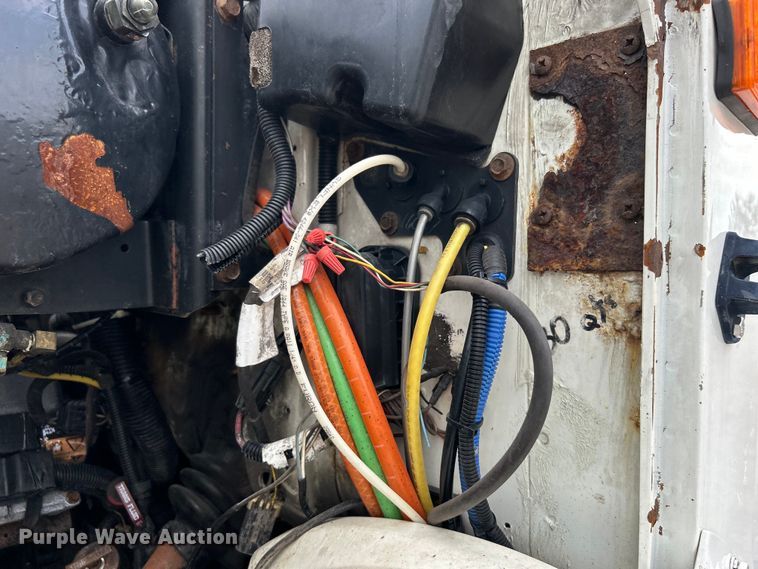 image for item EG0715 2002 International  8100 fuel truck