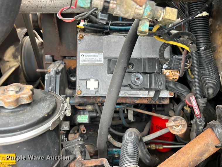 image for item EG0715 2002 International  8100 fuel truck