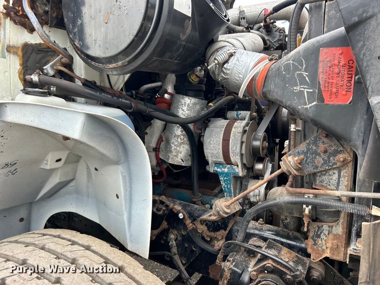 image for item EG0715 2002 International  8100 fuel truck