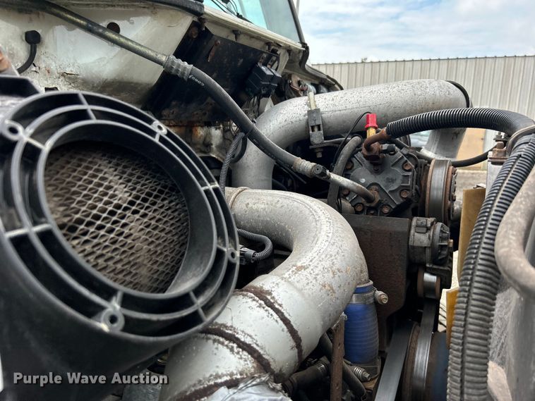 image for item EG0715 2002 International  8100 fuel truck