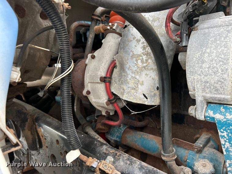 image for item EG0715 2002 International  8100 fuel truck