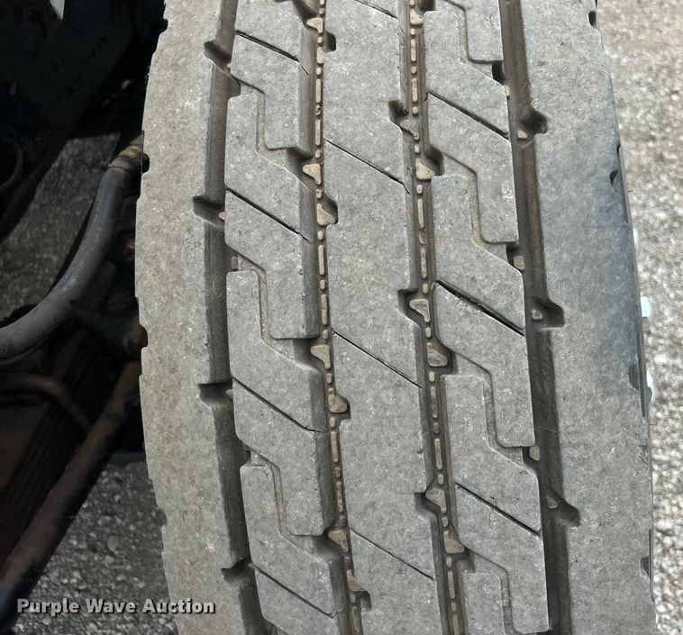 image for item EG0715 2002 International  8100 fuel truck