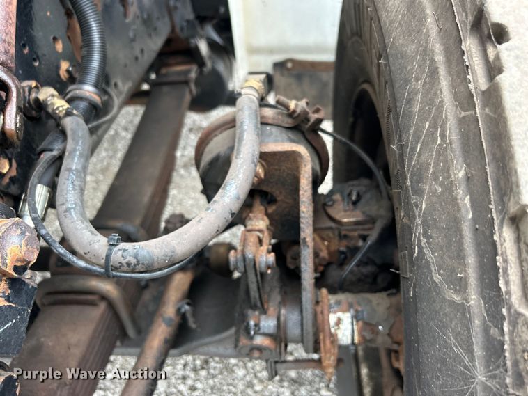 image for item EG0715 2002 International  8100 fuel truck