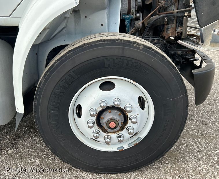 image for item EG0715 2002 International  8100 fuel truck