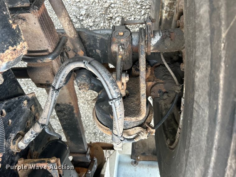 image for item EG0715 2002 International  8100 fuel truck