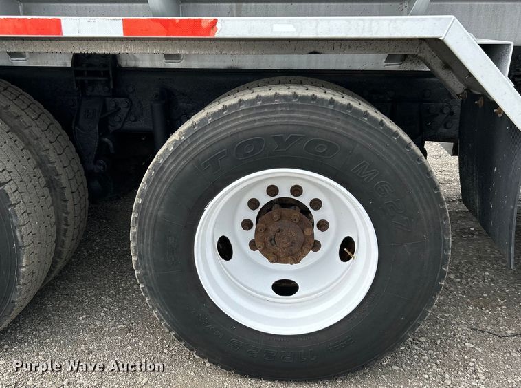 image for item EG0715 2002 International  8100 fuel truck