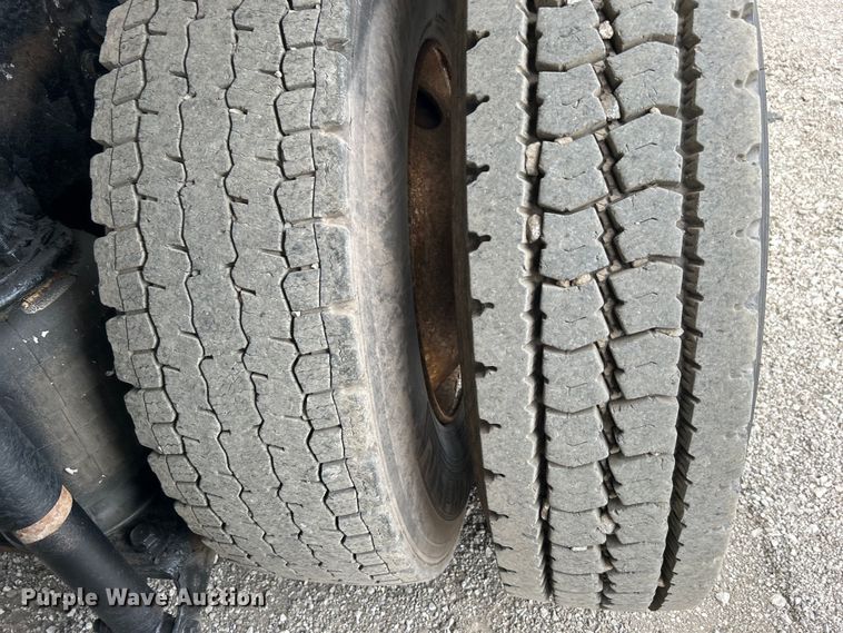 image for item EG0715 2002 International  8100 fuel truck