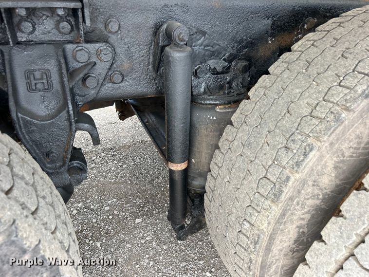 image for item EG0715 2002 International  8100 fuel truck