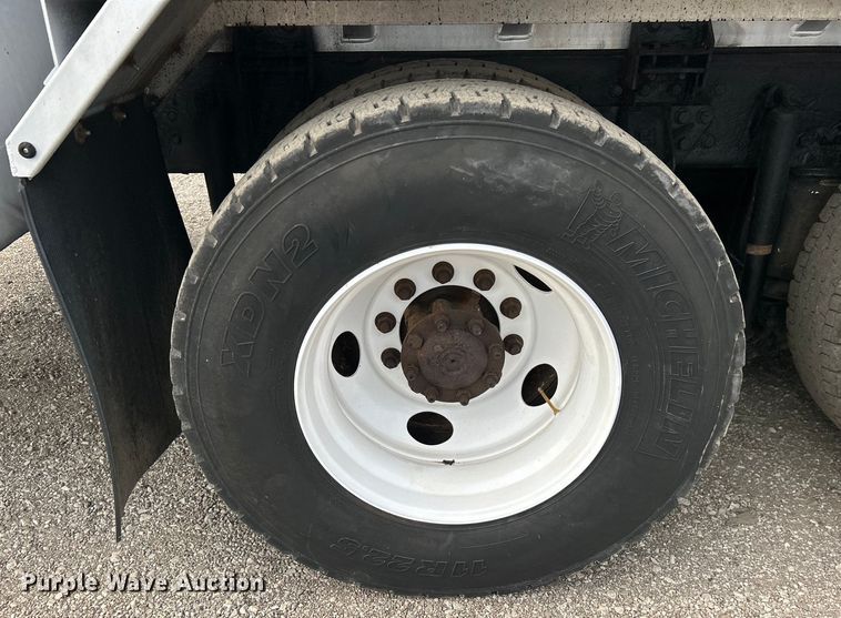 image for item EG0715 2002 International  8100 fuel truck