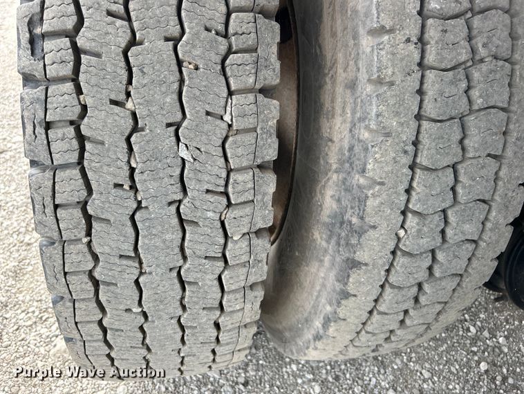 image for item EG0715 2002 International  8100 fuel truck