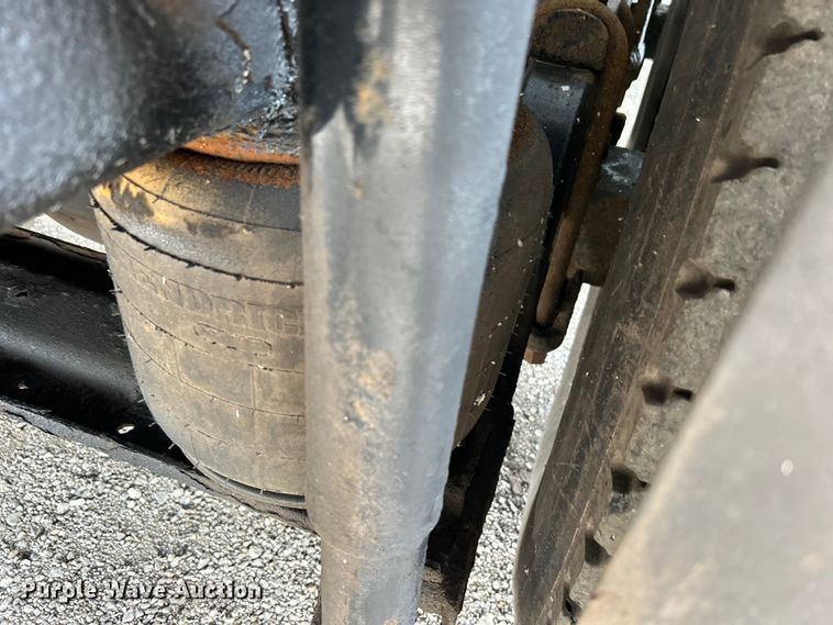 image for item EG0715 2002 International  8100 fuel truck